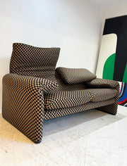 Check Maralunga Sofa by Magistretti for Cassina