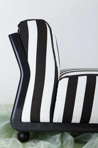 close up of black and white upholstery on retro Amanta 24 lounge chair by Bellini for B&B Italia