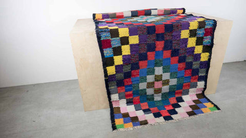 Kilim rug with dark edging