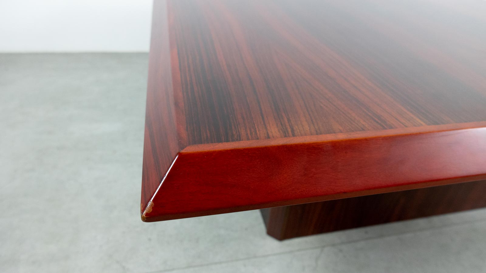 ダークレッドテーブル EBTD | Danish Modern Vejle Stole & Møbelfabrik Square Coffee Table