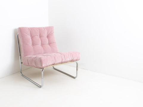 Retro pink lounge chair